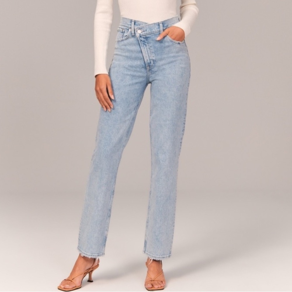 Abercrombie & Fitch The 90s Straight Ultra High Rise Curve Love Crossover Waist